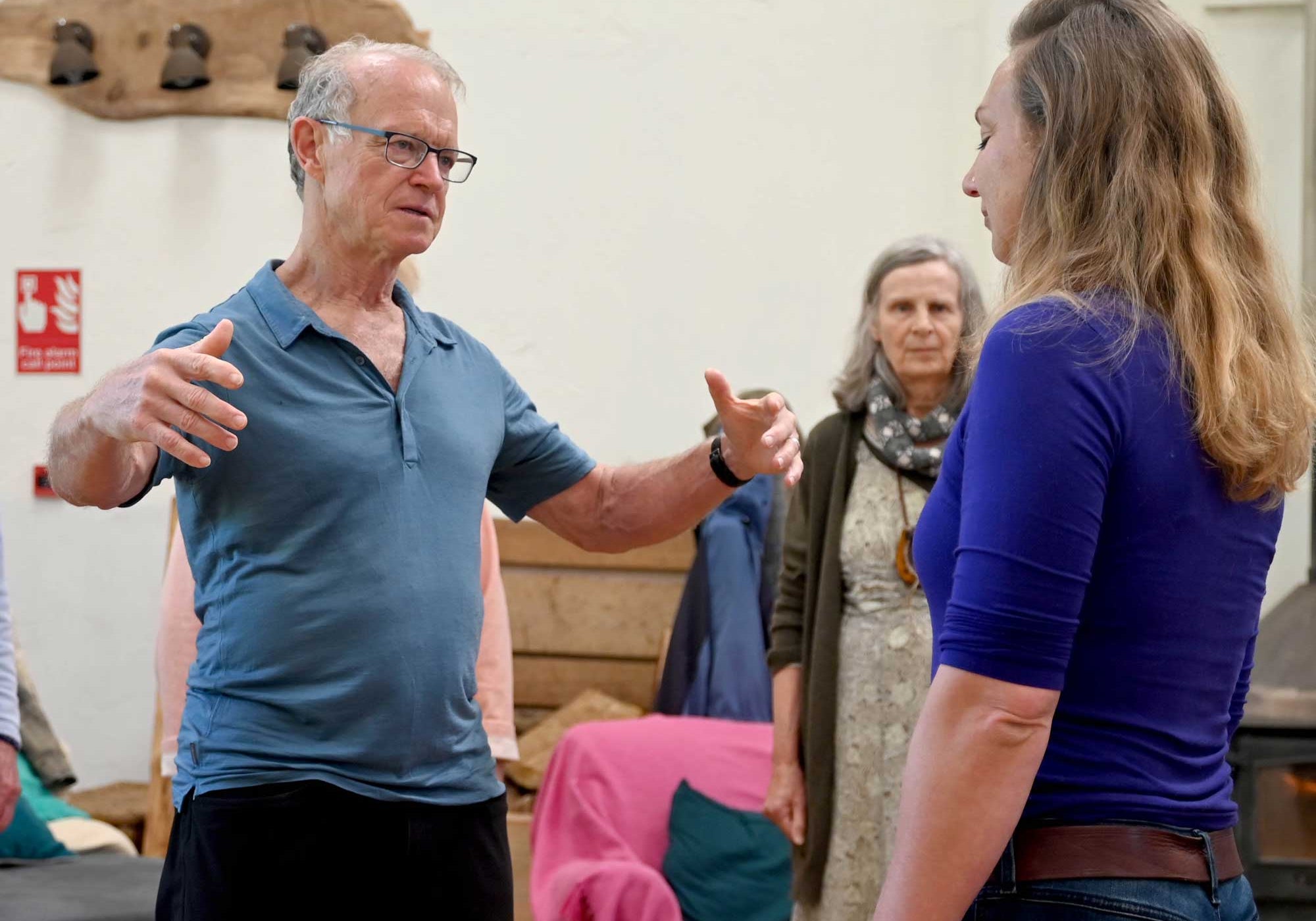 Philip_Shepherd_in_blue-Shirt_Facing_Workshop_Participant