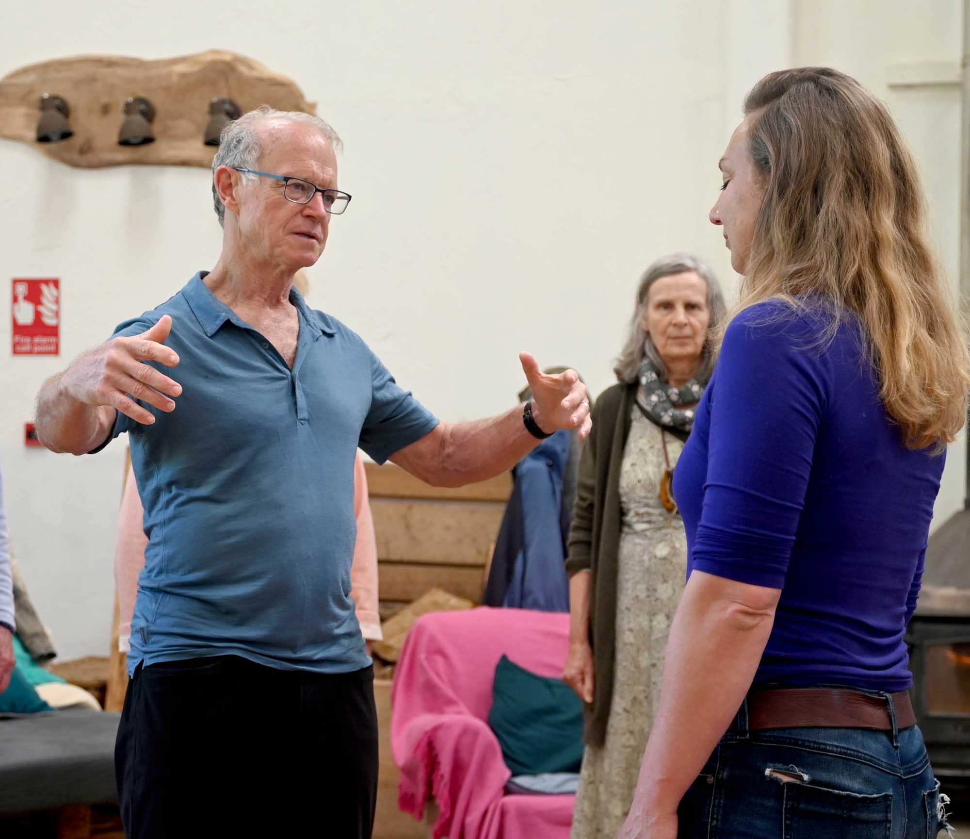 Philip_Shepherd_in_blue-Shirt_Facing_Workshop_Participant